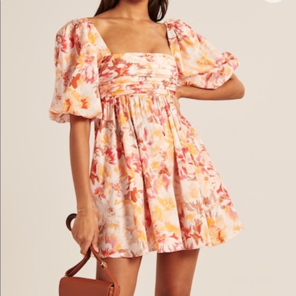 Abercrombie & Fitch Ruched Bodice Puff Sleeve Mini Dress in White Floral